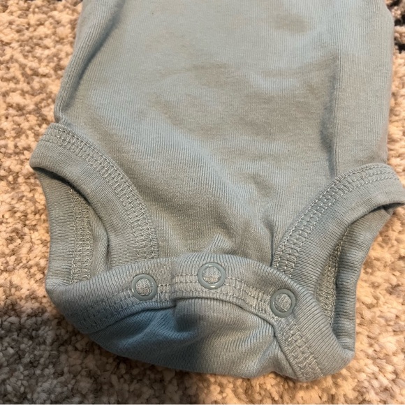 Bundle of 2 newborn baby onesies Carter’s and Gerber - Picture 7 of 7